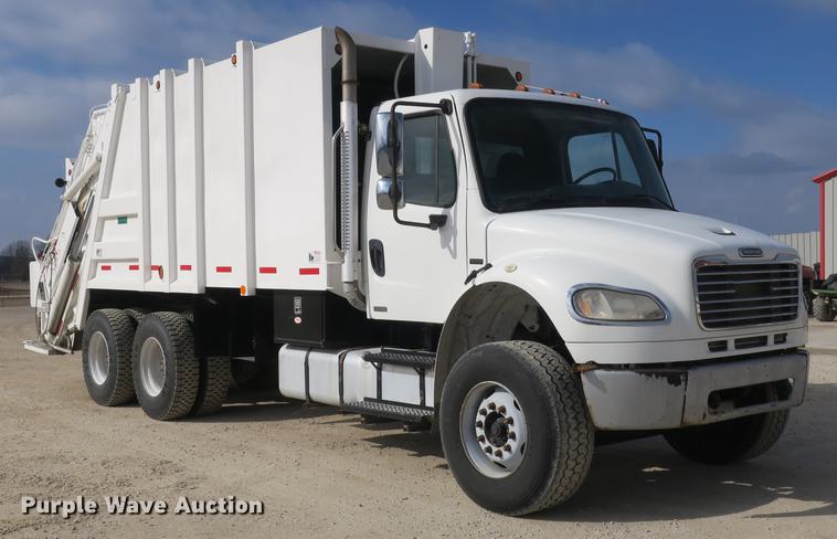 image for item DB8905 2007 Freightliner Business Class M2 refuse truck
