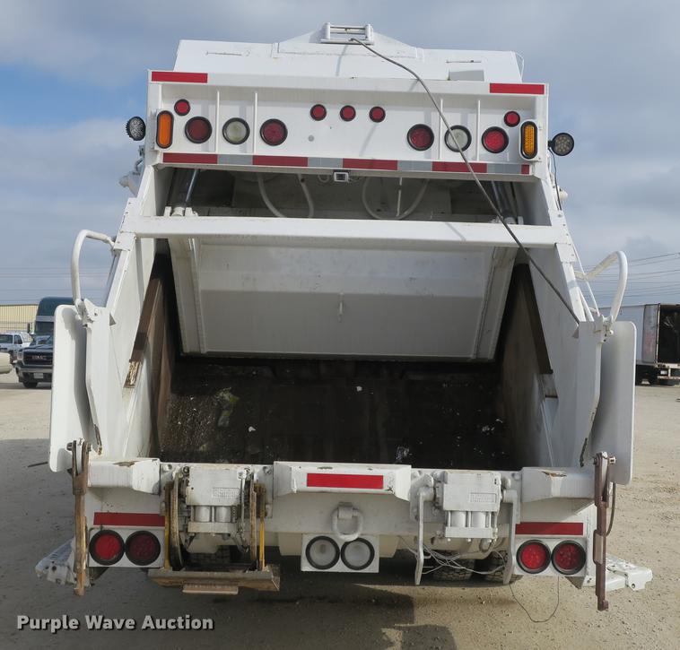 image for item DB8905 2007 Freightliner Business Class M2 refuse truck