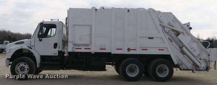 image for item DB8905 2007 Freightliner Business Class M2 refuse truck