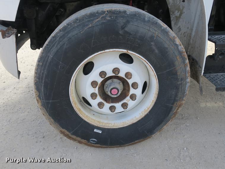 image for item DB8905 2007 Freightliner Business Class M2 refuse truck