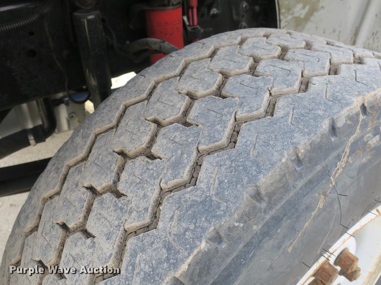 image for item DB8905 2007 Freightliner Business Class M2 refuse truck