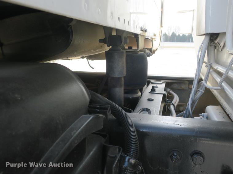 image for item DB8905 2007 Freightliner Business Class M2 refuse truck