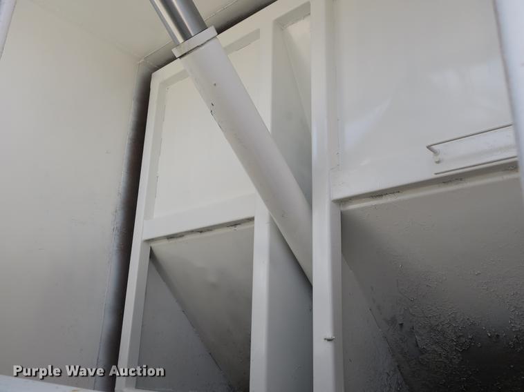 image for item DB8905 2007 Freightliner Business Class M2 refuse truck