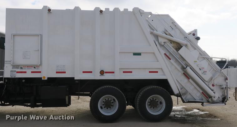 image for item DB8905 2007 Freightliner Business Class M2 refuse truck