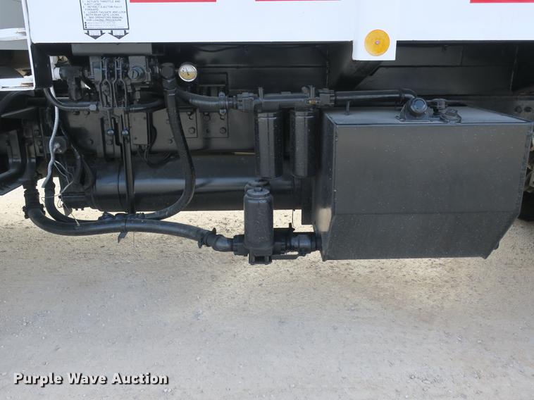 image for item DB8905 2007 Freightliner Business Class M2 refuse truck