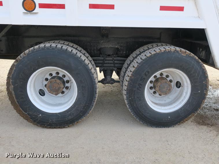 image for item DB8905 2007 Freightliner Business Class M2 refuse truck