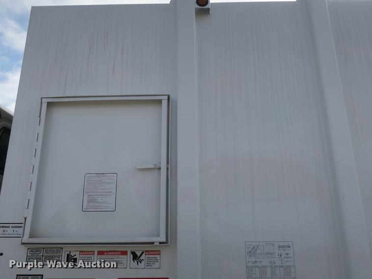 image for item DB8905 2007 Freightliner Business Class M2 refuse truck