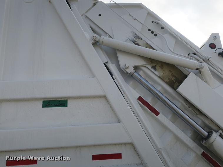 image for item DB8905 2007 Freightliner Business Class M2 refuse truck