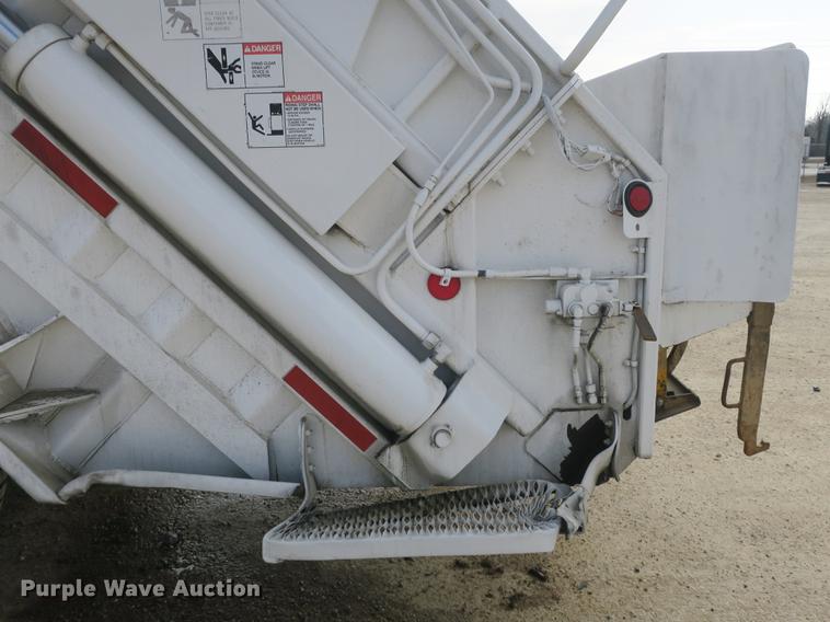 image for item DB8905 2007 Freightliner Business Class M2 refuse truck