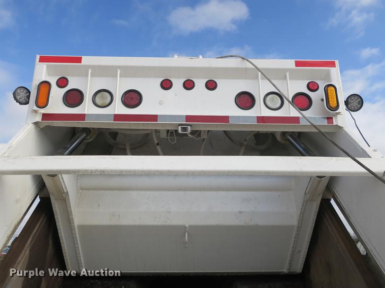 image for item DB8905 2007 Freightliner Business Class M2 refuse truck