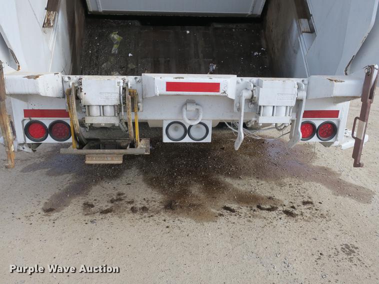 image for item DB8905 2007 Freightliner Business Class M2 refuse truck