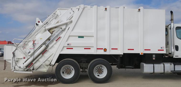 image for item DB8905 2007 Freightliner Business Class M2 refuse truck
