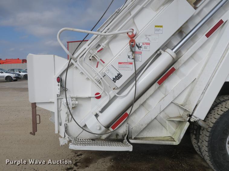 image for item DB8905 2007 Freightliner Business Class M2 refuse truck