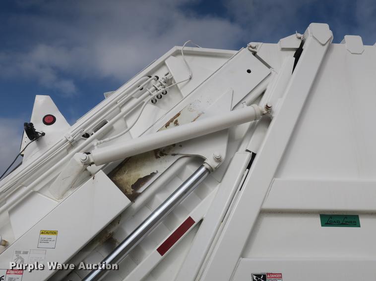 image for item DB8905 2007 Freightliner Business Class M2 refuse truck