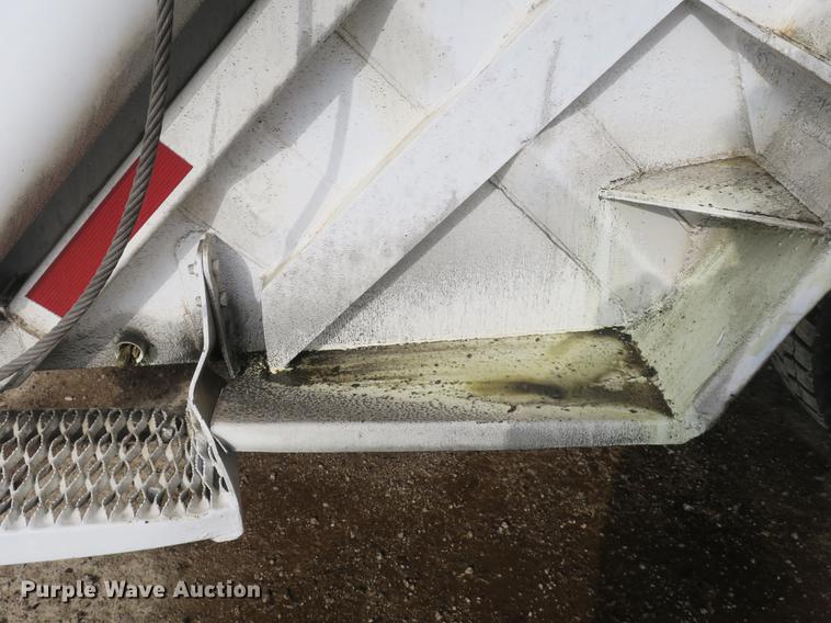 image for item DB8905 2007 Freightliner Business Class M2 refuse truck