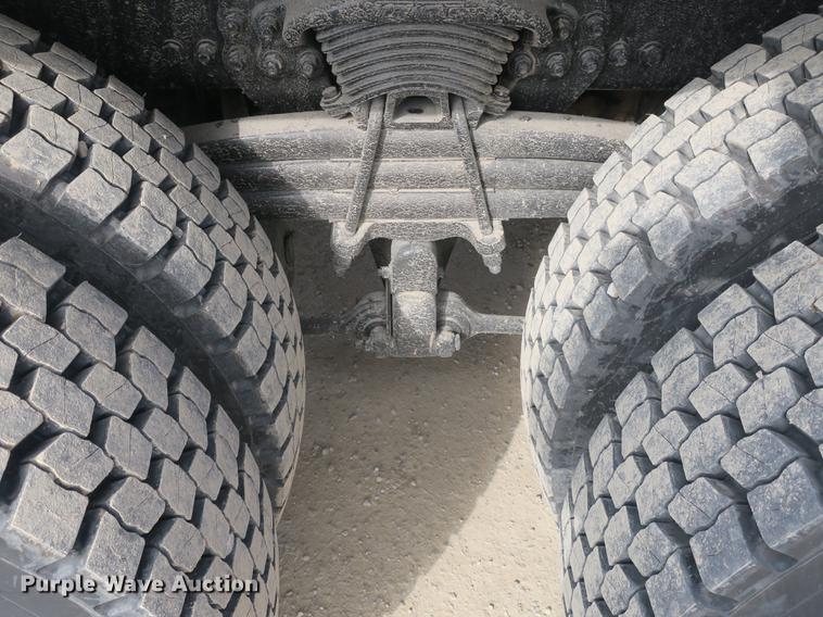 image for item DB8905 2007 Freightliner Business Class M2 refuse truck