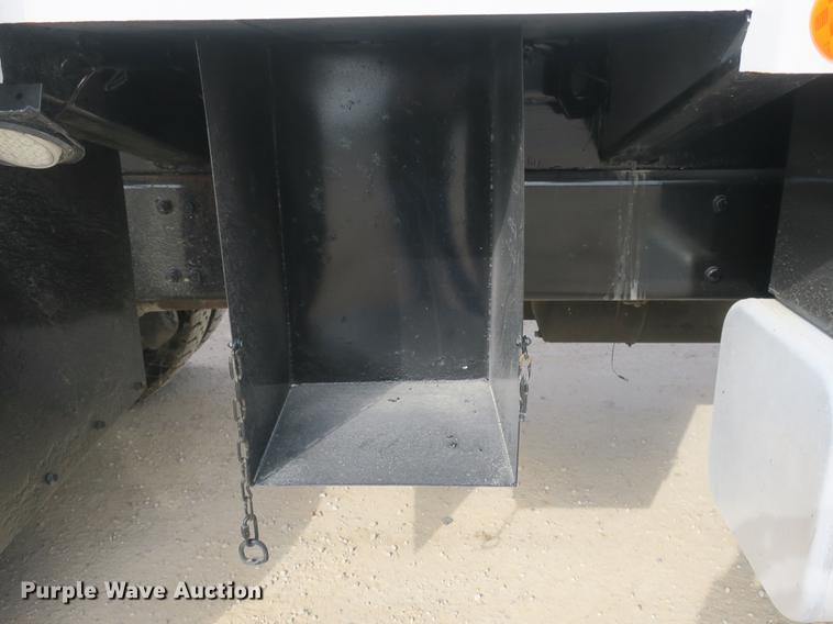 image for item DB8905 2007 Freightliner Business Class M2 refuse truck