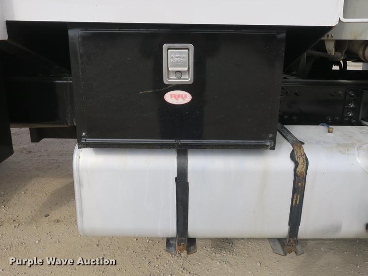 image for item DB8905 2007 Freightliner Business Class M2 refuse truck