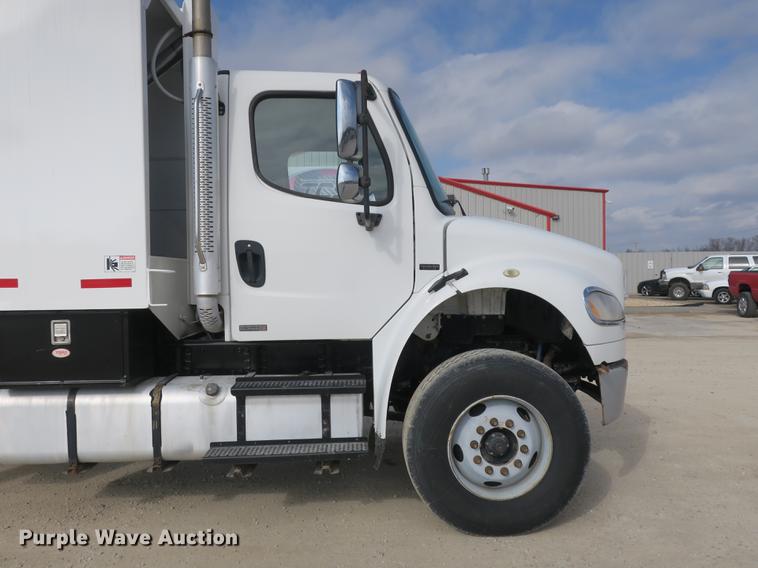 image for item DB8905 2007 Freightliner Business Class M2 refuse truck