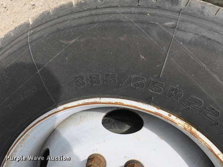 image for item DB8905 2007 Freightliner Business Class M2 refuse truck