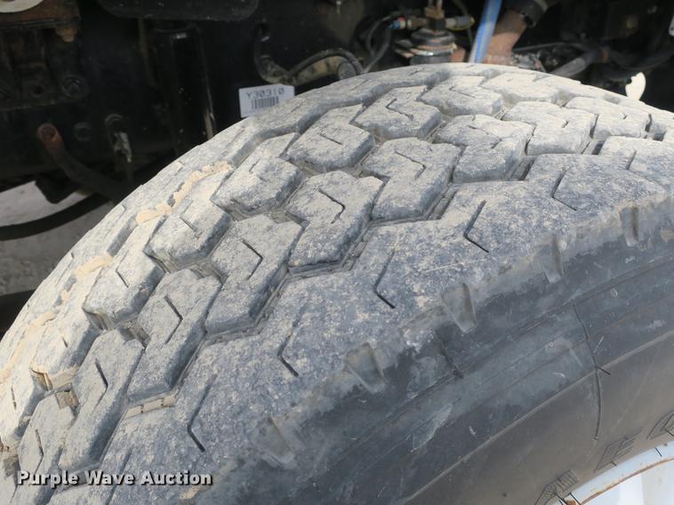 image for item DB8905 2007 Freightliner Business Class M2 refuse truck