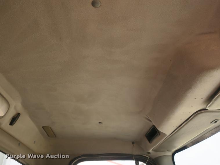 image for item DB8905 2007 Freightliner Business Class M2 refuse truck