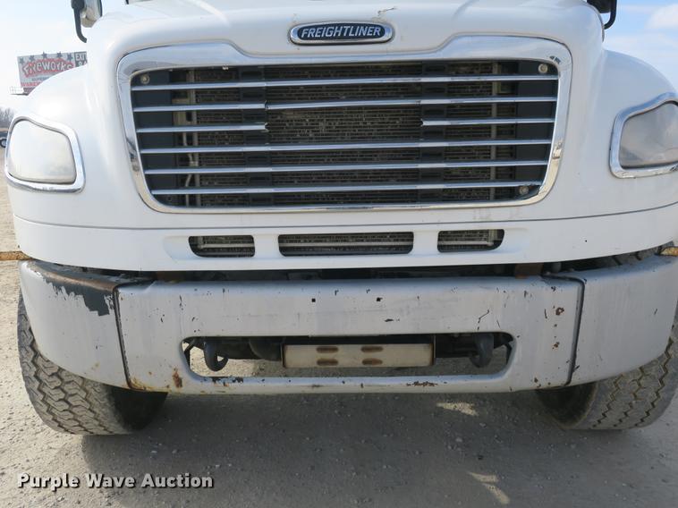 image for item DB8905 2007 Freightliner Business Class M2 refuse truck