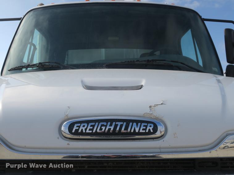 image for item DB8905 2007 Freightliner Business Class M2 refuse truck