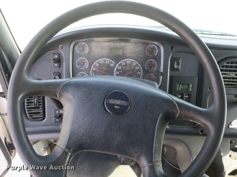 image for item DB8905 2007 Freightliner Business Class M2 refuse truck