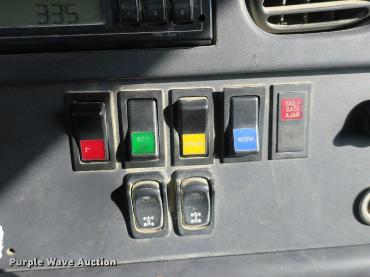 image for item DB8905 2007 Freightliner Business Class M2 refuse truck