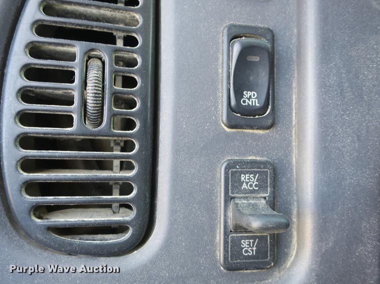 image for item DB8905 2007 Freightliner Business Class M2 refuse truck