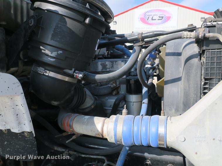 image for item DB8905 2007 Freightliner Business Class M2 refuse truck