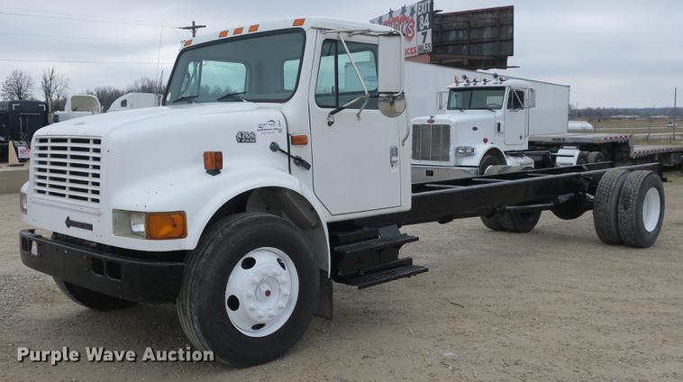 image for item DB8922 2000 International 4700 truck cab and chassis