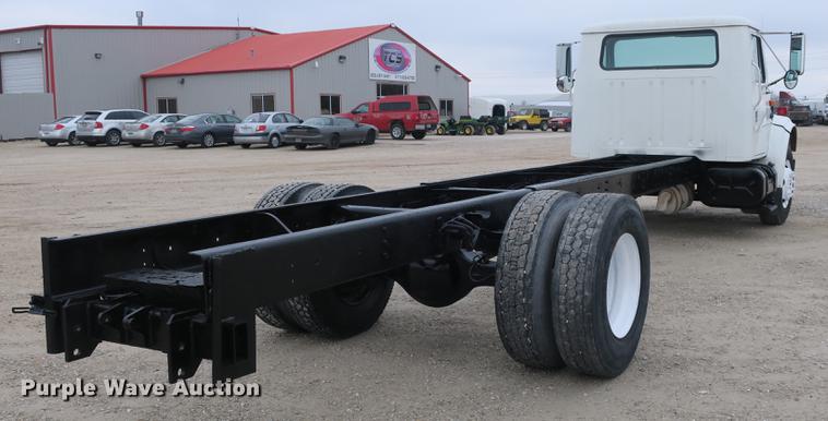 image for item DB8922 2000 International 4700 truck cab and chassis