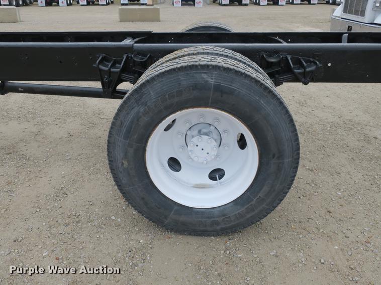 image for item DB8922 2000 International 4700 truck cab and chassis