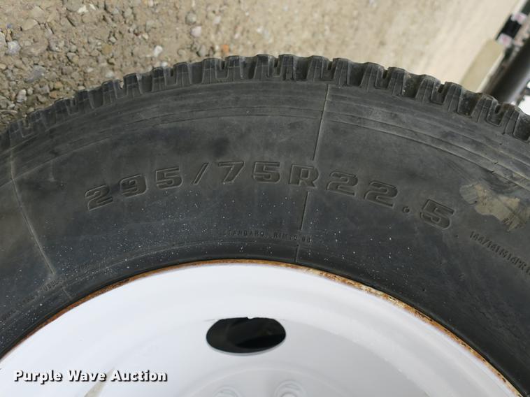 image for item DB8922 2000 International 4700 truck cab and chassis