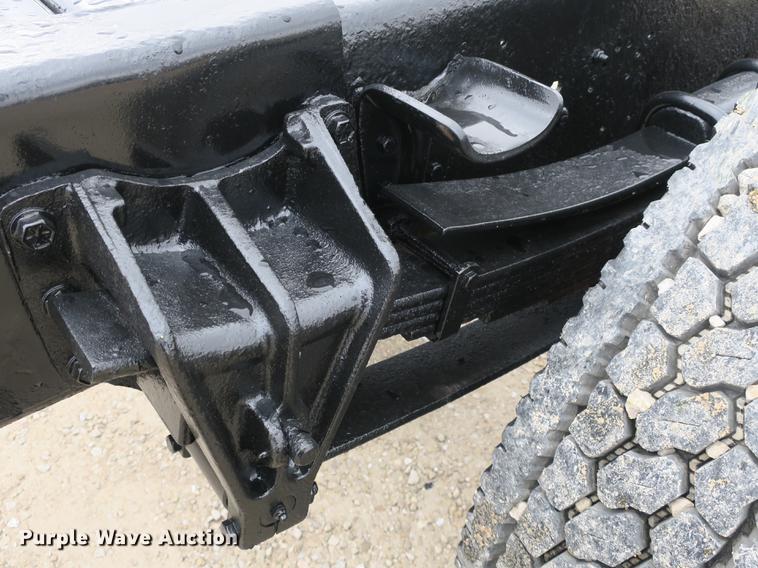 image for item DB8922 2000 International 4700 truck cab and chassis