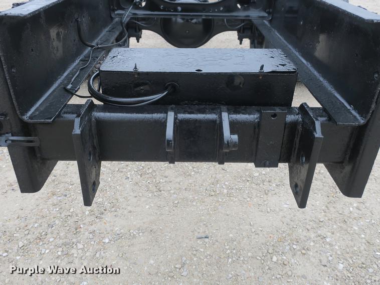 image for item DB8922 2000 International 4700 truck cab and chassis