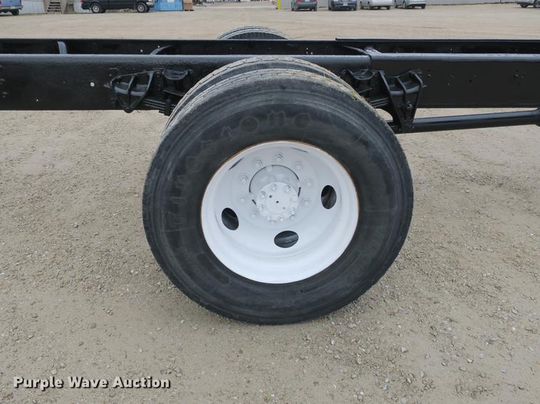 image for item DB8922 2000 International 4700 truck cab and chassis