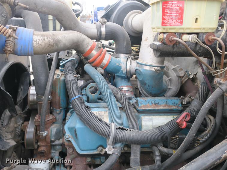 image for item DB8922 2000 International 4700 truck cab and chassis