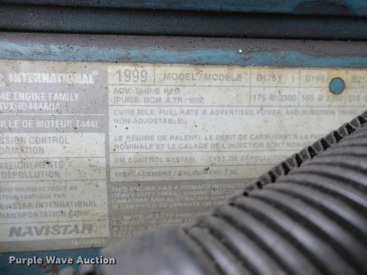 image for item DB8922 2000 International 4700 truck cab and chassis