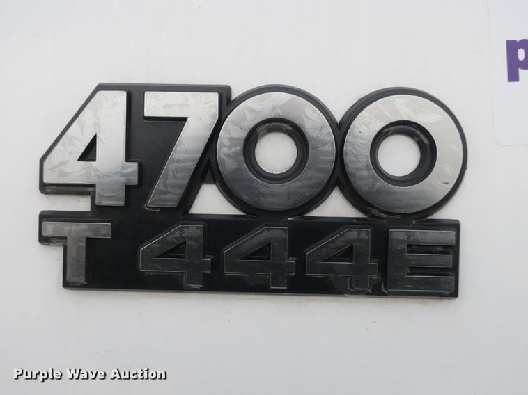 image for item DB8922 2000 International 4700 truck cab and chassis