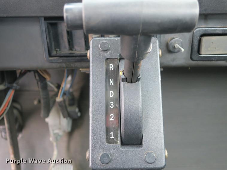 image for item DB8922 2000 International 4700 truck cab and chassis