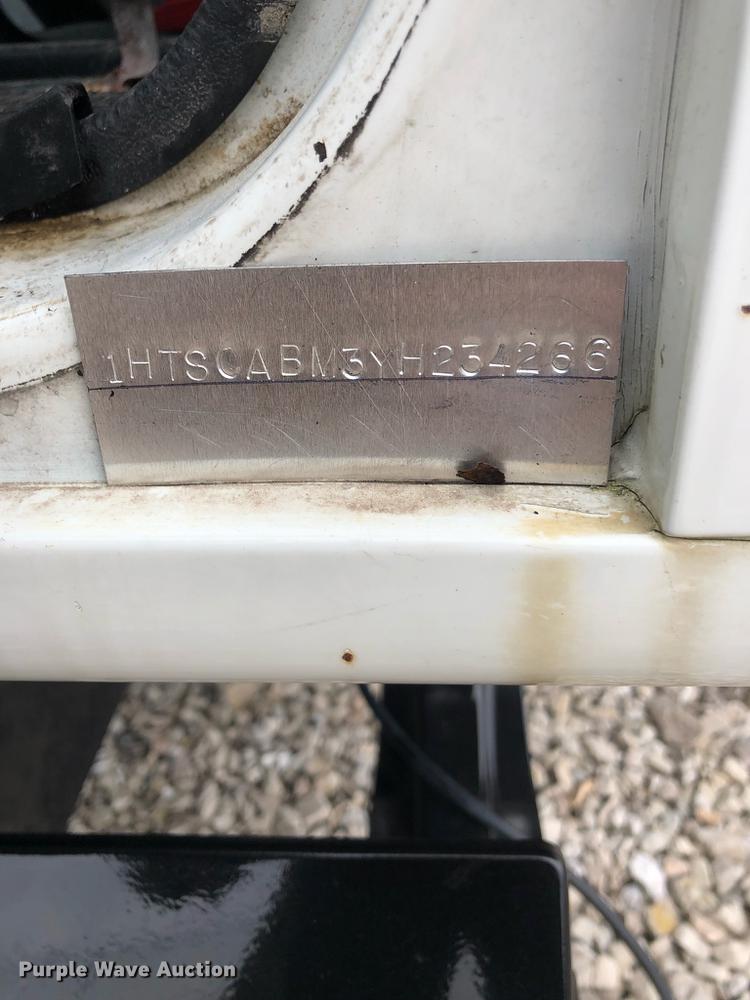 image for item DB8922 2000 International 4700 truck cab and chassis