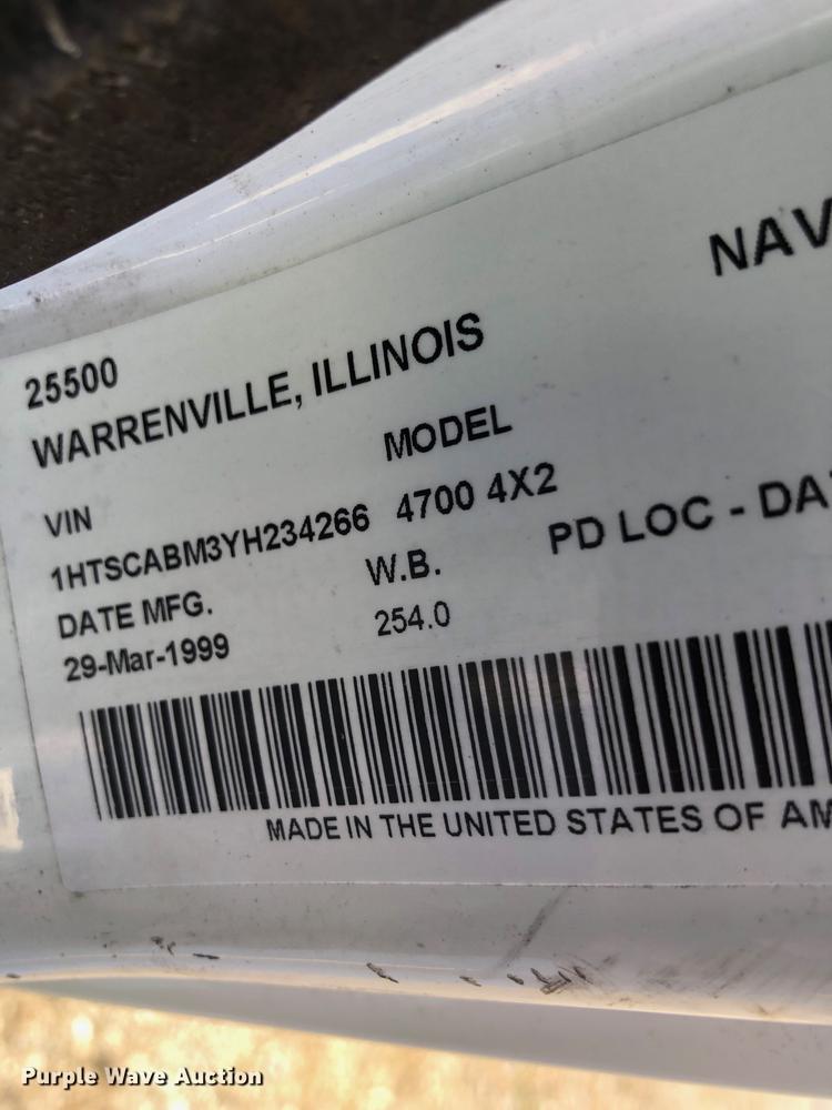 image for item DB8922 2000 International 4700 truck cab and chassis