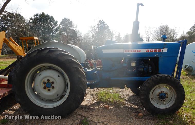 image for item DC0191 Ford 3055 tractor