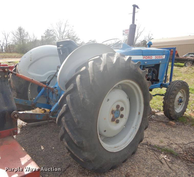 image for item DC0191 Ford 3055 tractor