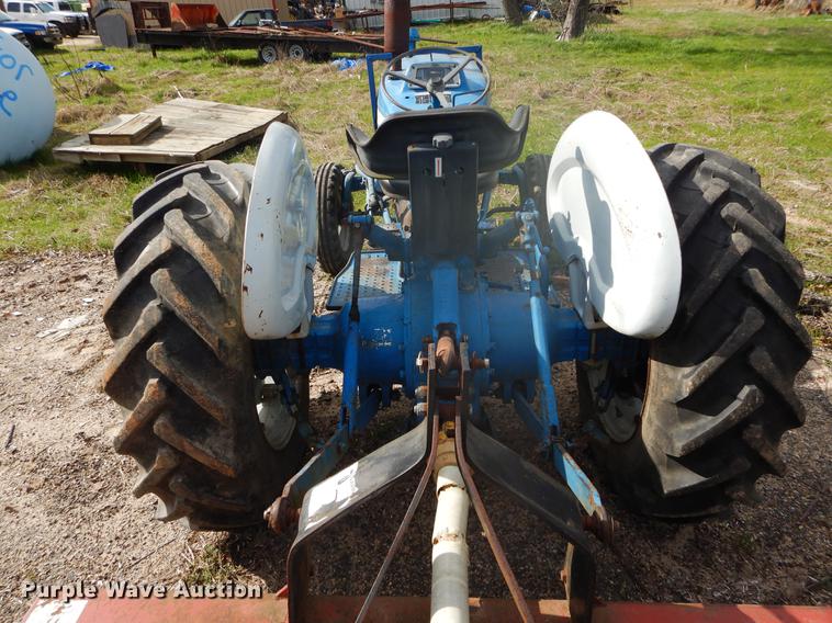 image for item DC0191 Ford 3055 tractor