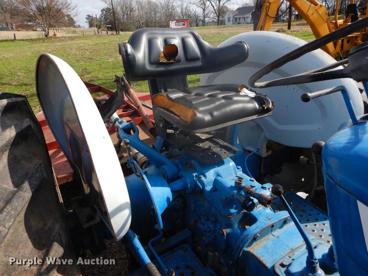 image for item DC0191 Ford 3055 tractor
