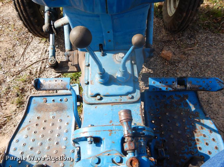 image for item DC0191 Ford 3055 tractor